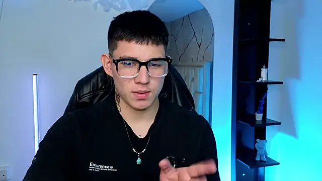 JamesCr_ Adlı Modelin Canlı XXX Sohbeti