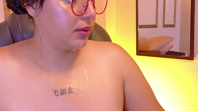 Chat +18 de Abbiee_gh ao vivo