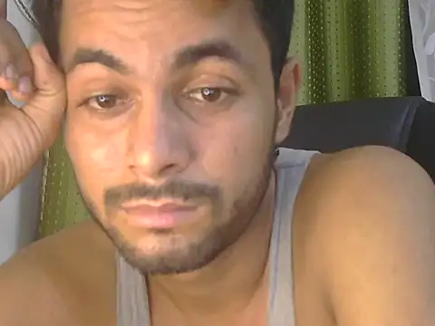 Stubborndesiboy – Live XXX-chat