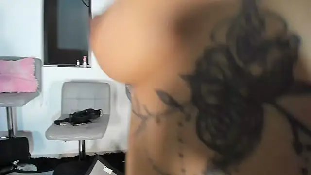 Nathaly_Foxx69: онлайн-секс-чат