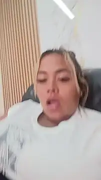 Chat XXX en directo de EmilyDuran_