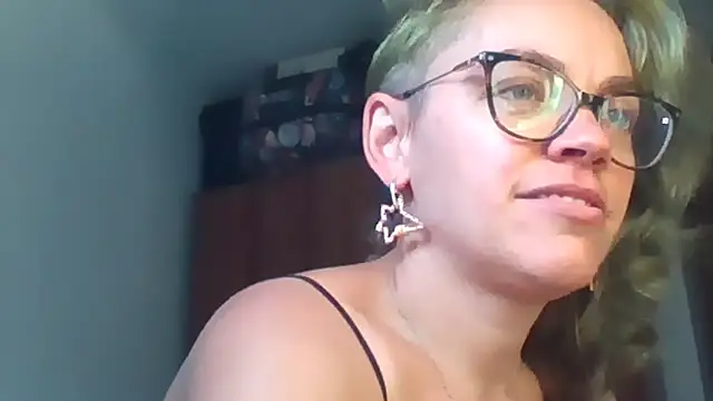 Chat +18 de Ju-Hot ao vivo