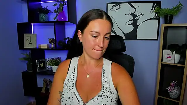XXX chat uživo modela FUN_AMI