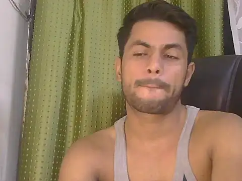 Stubborndesiboy: онлайн-секс-чат