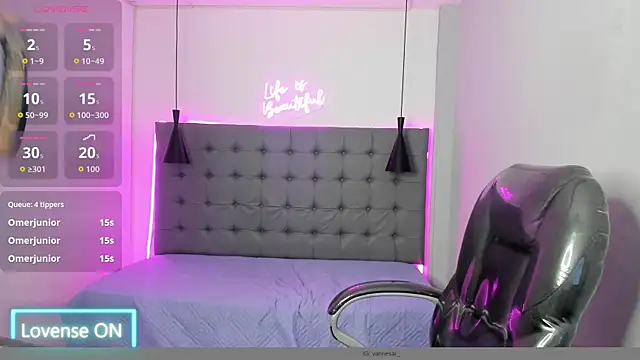 CryBabyVelvet live XXX chat