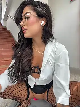 MystiqueXXX 现场XXX聊天