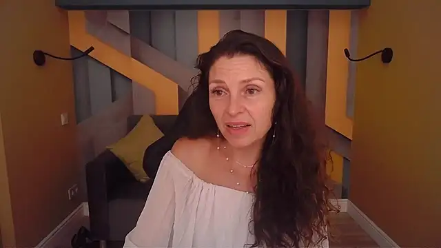 EllaLong Chat XXX in diretta