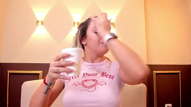 แชท XXX สดของ milaowens
