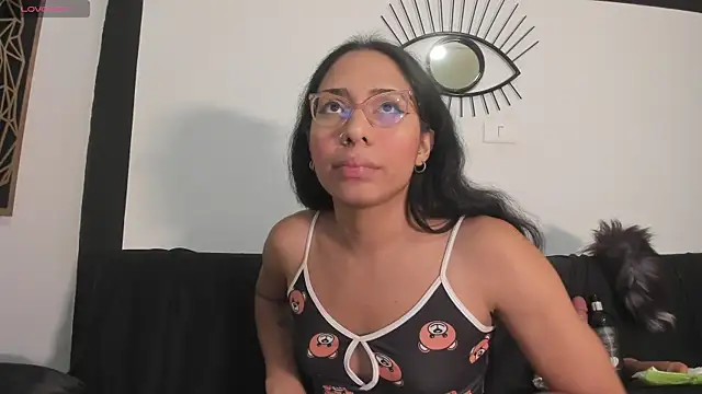 XXX chat uživo modela EmilyGomezLS