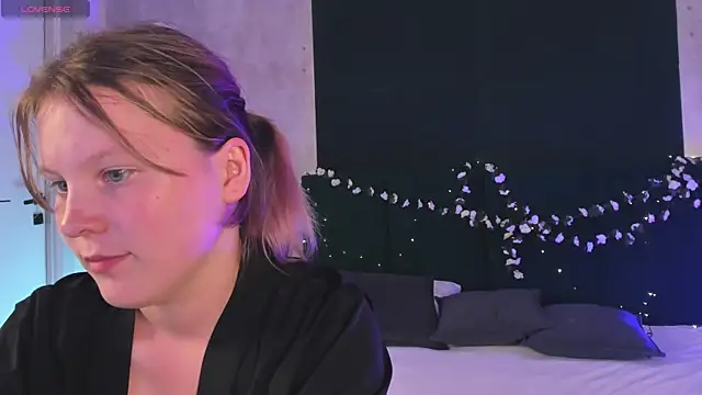 Peggy_Hun1t Adlı Modelin Canlı XXX Sohbeti