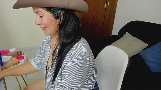kiraGeiner Chat XXX live