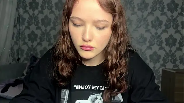 LunaRayShy Chat XXX in diretta