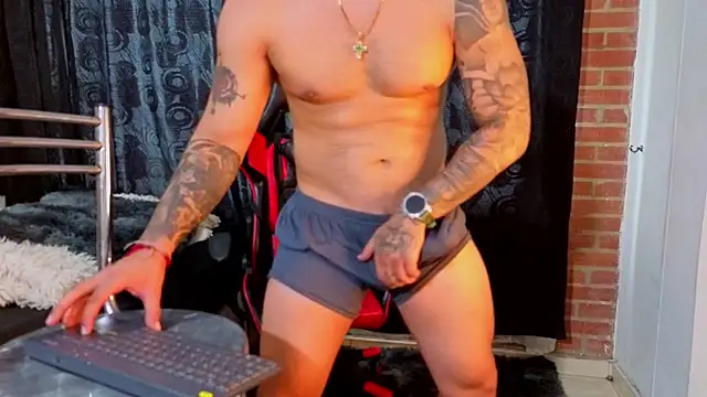 Chat +18 de Massimo_777 ao vivo