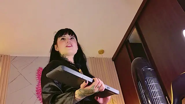 Lilith_Ink99 Chat XXX in diretta
