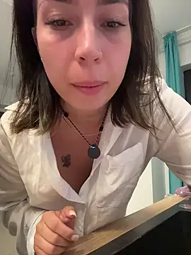 KimArts Adlı Modelin Canlı XXX Sohbeti