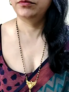 Yazhini-Cam's Live XXX Chat