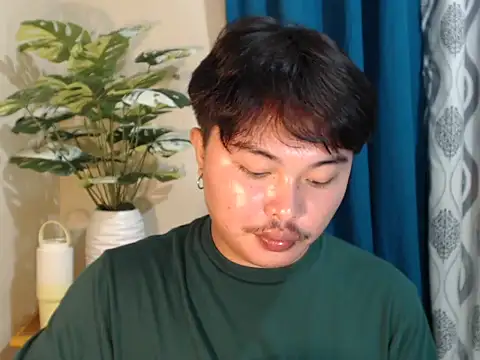 urasianjohnny's Live XXX Chat