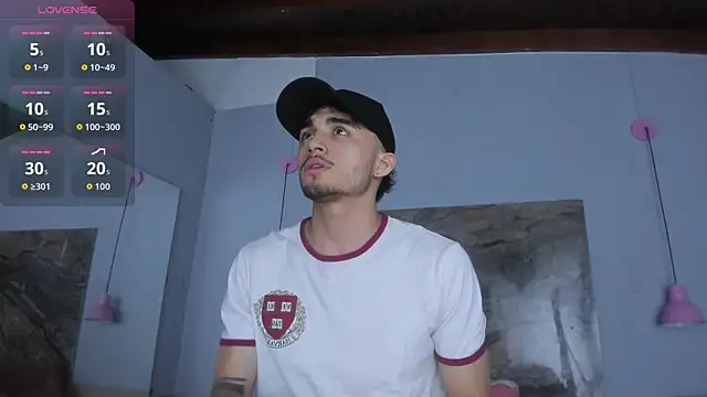 James-06's Live XXX Chat