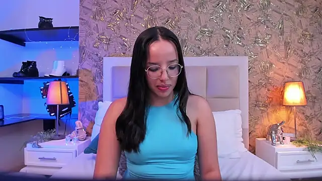 ValkyriaSteel's Live XXX Chat