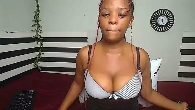 FreakyNubian Chat XXX live