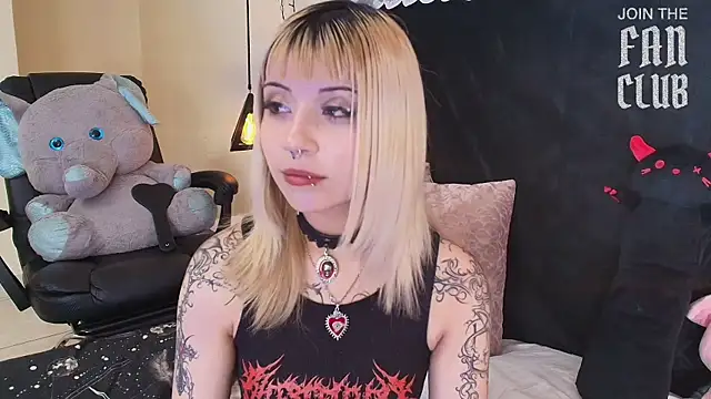 XXX chat uživo modela IvyBelle_