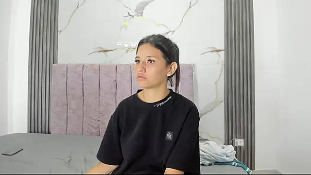 FerneyManti Adlı Modelin Canlı XXX Sohbeti