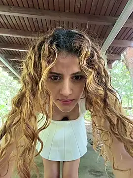 alana15 Show in webcam