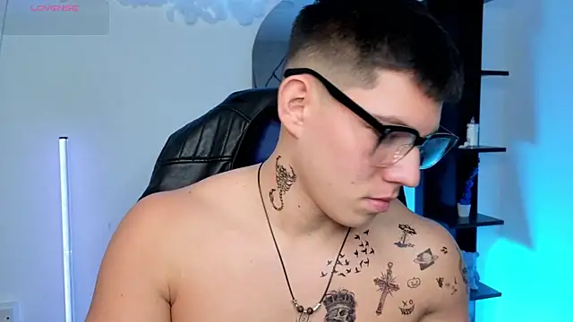 JamesCr_ Adlı Modelin Canlı XXX Sohbeti
