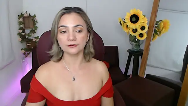 ana_milf élő XXX-chatje