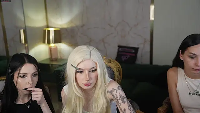 Chatroom XXX en direct de VivianSweet_