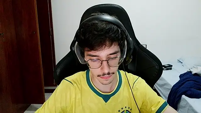 Chat +18 de gabrielNovin17cm ao vivo