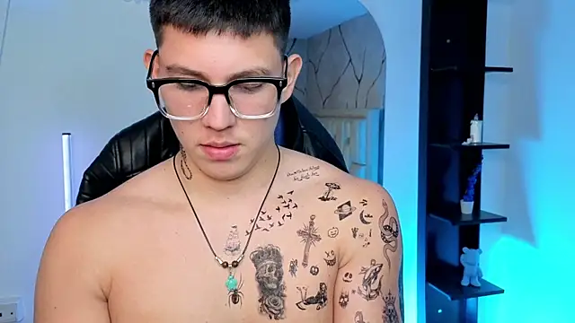 JamesCr_ Live XXX-Chat