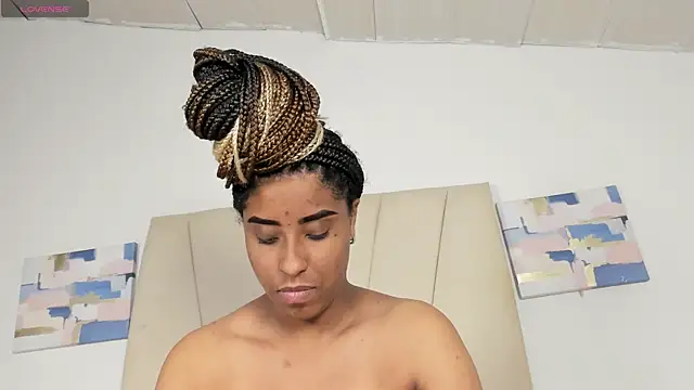 Chat +18 de Sophia_Ebony ao vivo