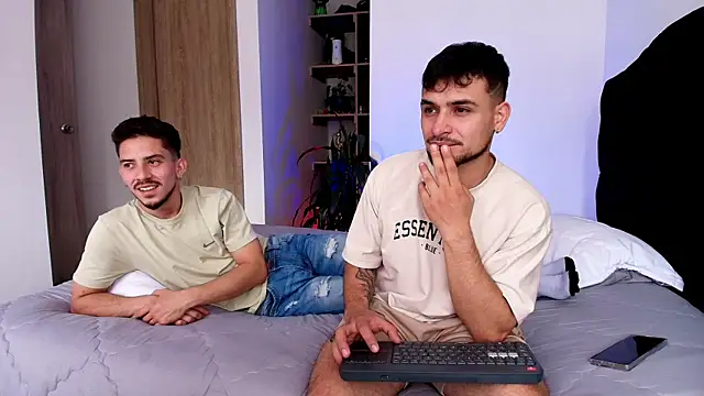 Two_sinzXX: απευθείας συνομιλία ΧΧΧ