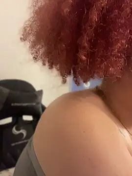Czat XXX na żywo – Leyah__