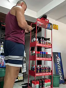 XXX chat uživo modela Paul22cm-