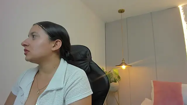 kira_relish's Live XXX Chat