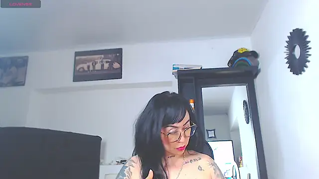 Vicky_hotmilf's Live XXX Chat