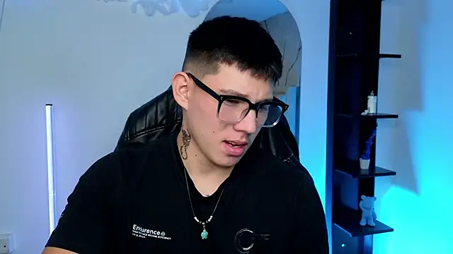 Czat XXX na żywo – JamesCr_