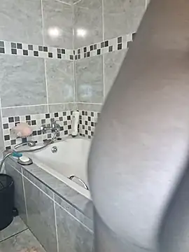 LaughRiotX Pertunjukan Webcam