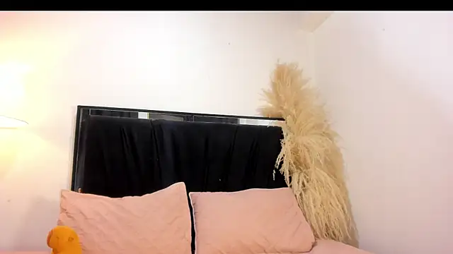 lilithTeen1_ Adlı Modelin Canlı XXX Sohbeti
