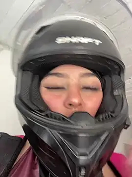 Chat +18 de LiliMilk_21 ao vivo