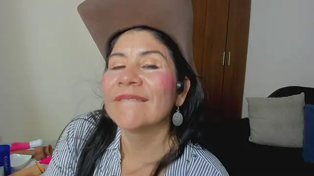 Chat +18 de kiraGeiner ao vivo