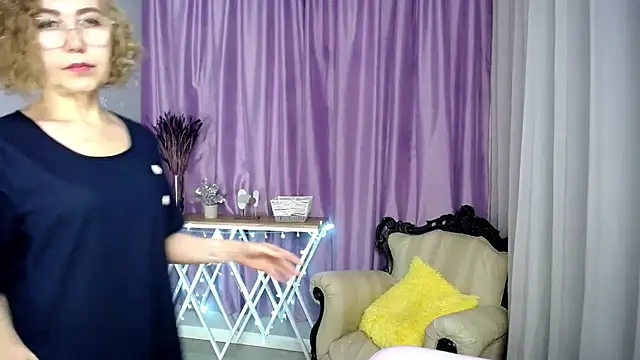 queen_a_n_i Adlı Modelin Canlı XXX Sohbeti