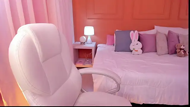 Abriil_cutee élő XXX-chatje