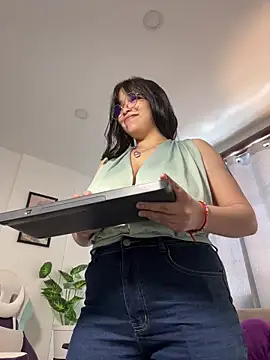 tati_reyess' Live XXX Chat