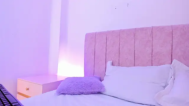 Chat +18 de DinaNoor ao vivo