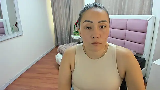 Chat +18 de gaby_trent ao vivo