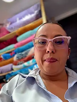 VIOLETA-25_ élő XXX-chatje