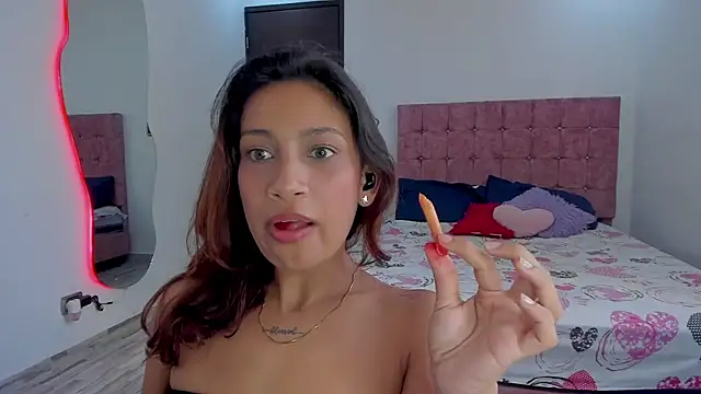 cora_22's Live XXX Chat